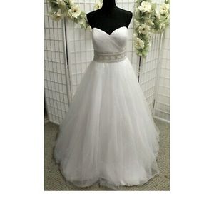 Brand new Oleg Cassini wedding dress